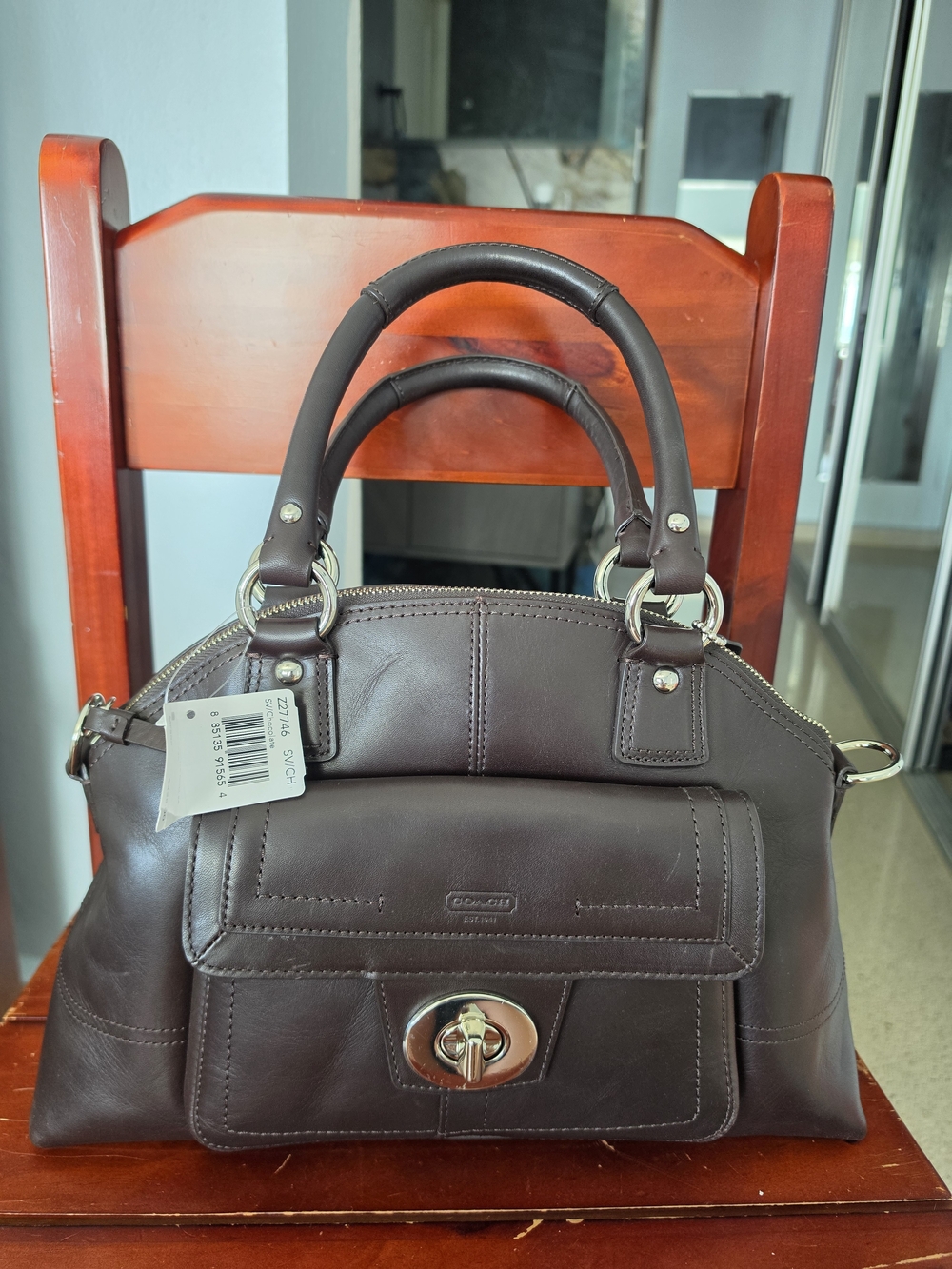 COACH HAMPTON CHOCOLATE BROWN LEATHER SILVER TURNLOCK DOME SATCHEL BAG. NWT!